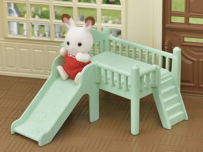 Sylvanian Families Sweet Raspberry Home Toy Plasyet for Ages 3 and Up