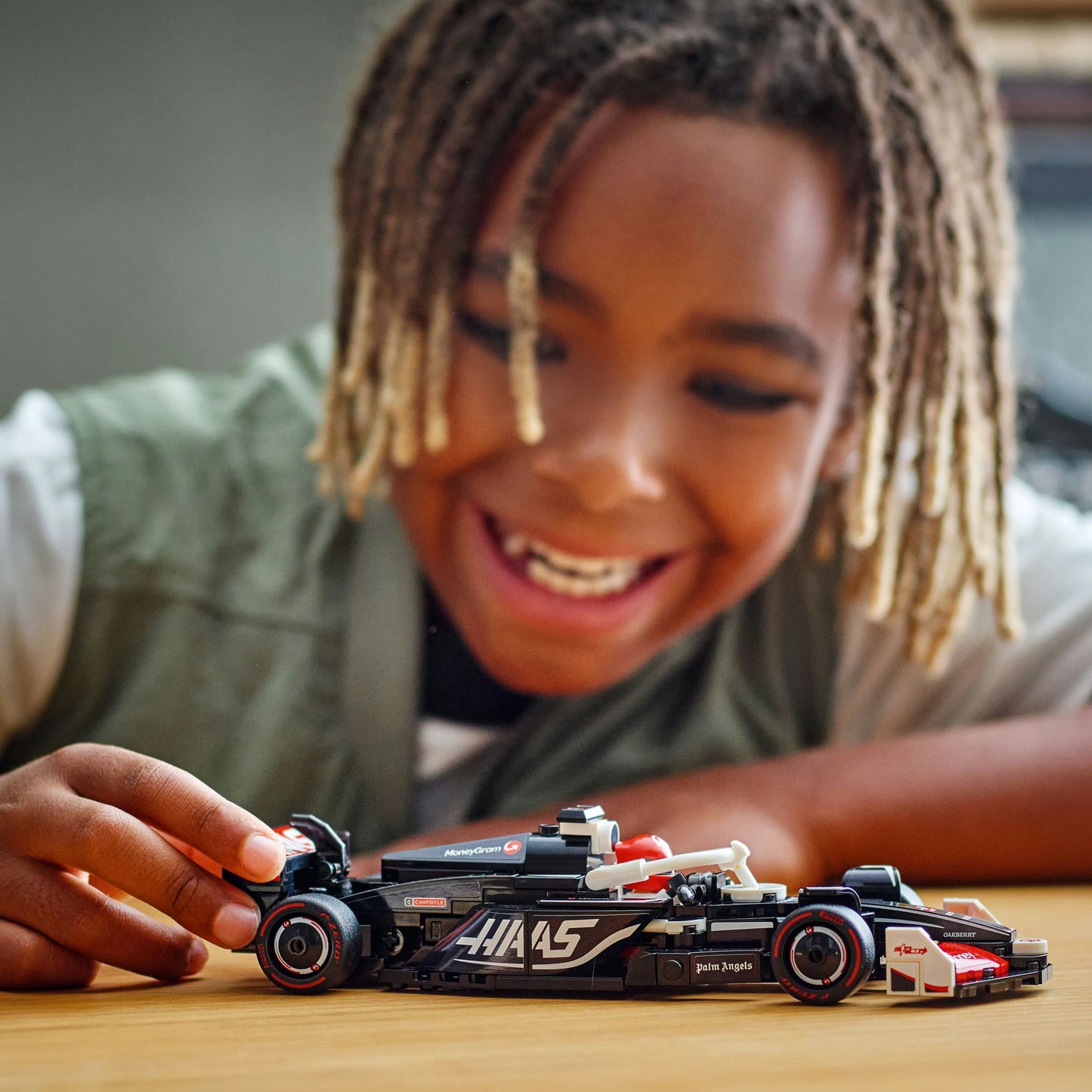 Lego Speed Champions 77250 MoneyGram Haas F1 Team VF-24 Race Car 10+