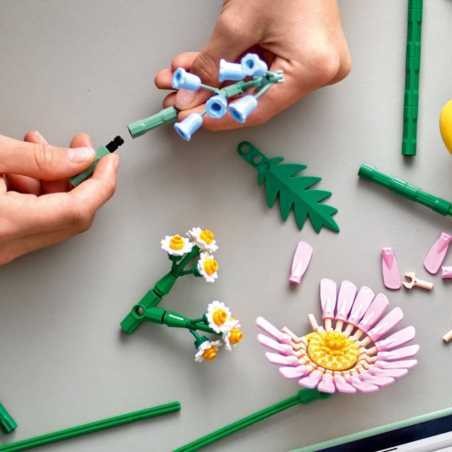 Lego Botanicals 10347 Petite Sunny Bouquet Buildable Gift for Ages 9+