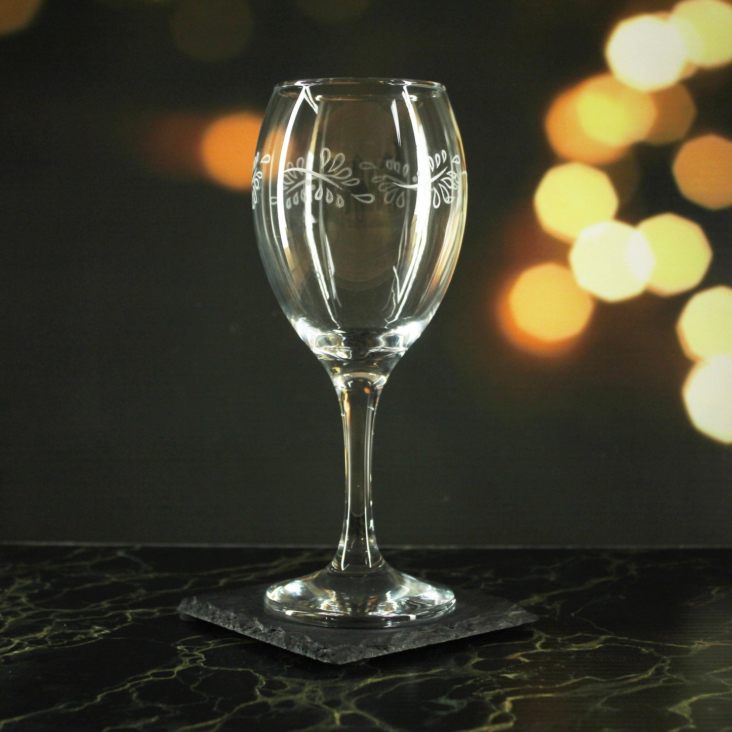 Engraved Leaves Pattern Pure Wine Set of 4 11oz Glasses