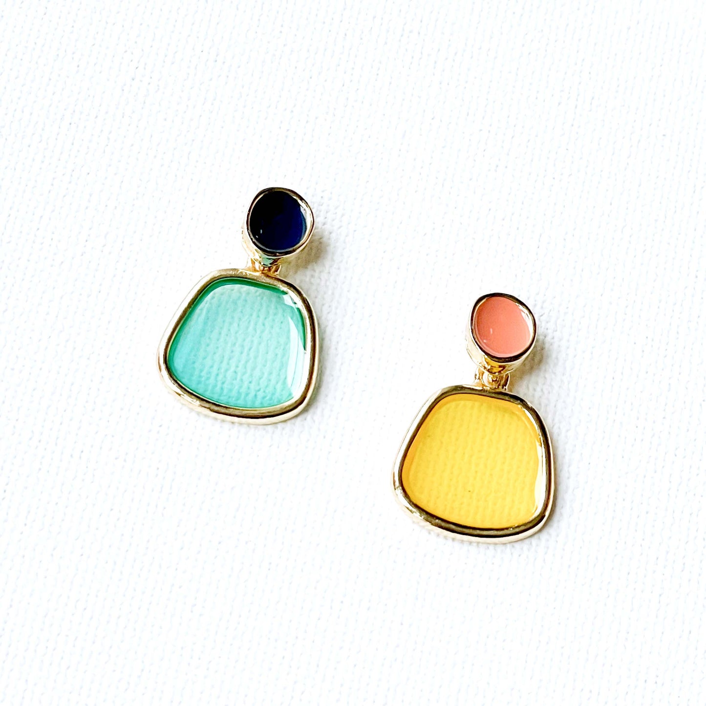 Kitty Mismatch Transparent Earrings