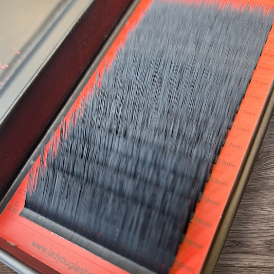 Platinum Range Flat L Curl Lashes – Mixed Tray, 16 Rows