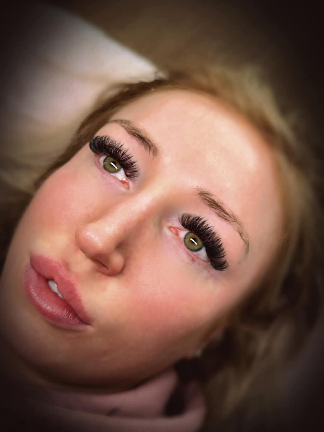 Platinum Velvet Volume Lashes – Mixed Tray (16 Rows)