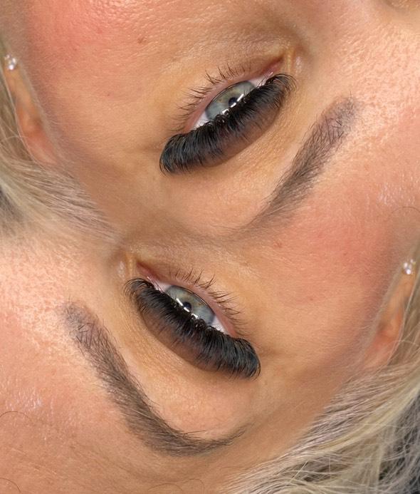 Platinum Velvet Volume Lashes – Mixed Tray (16 Rows)