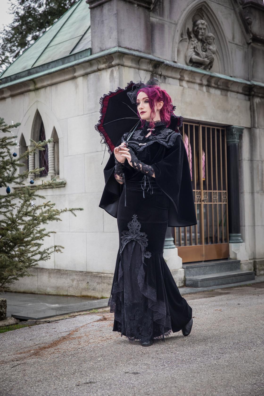 Dark In Love Velvet Lark Capelet