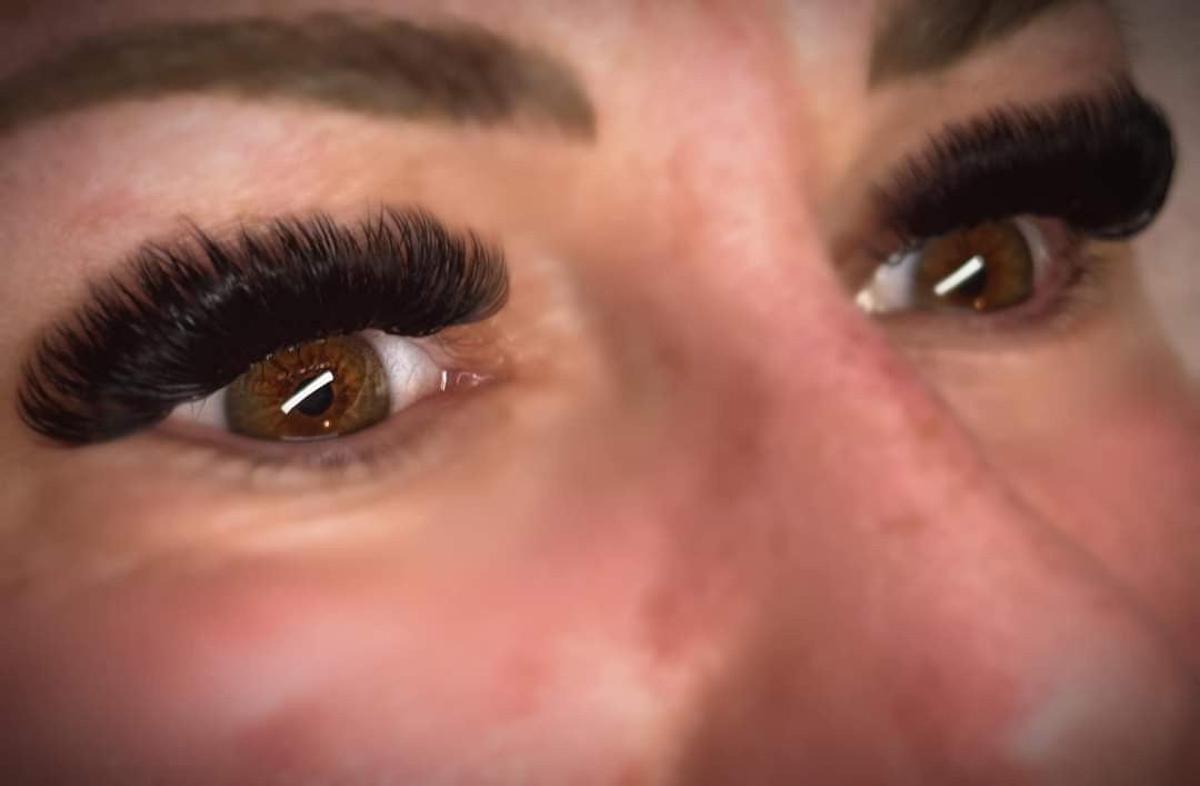Mixed Length Volume Lashes – 16 Row Tray