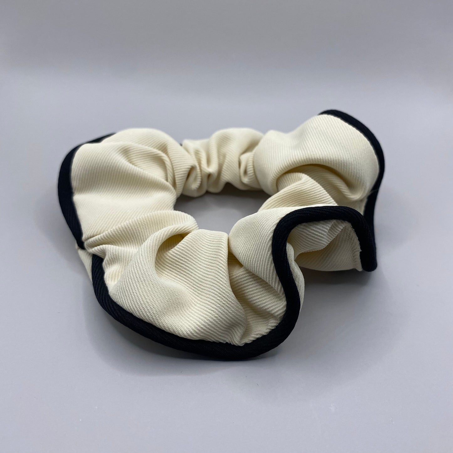 Brooklyn White And Black Scrunchie