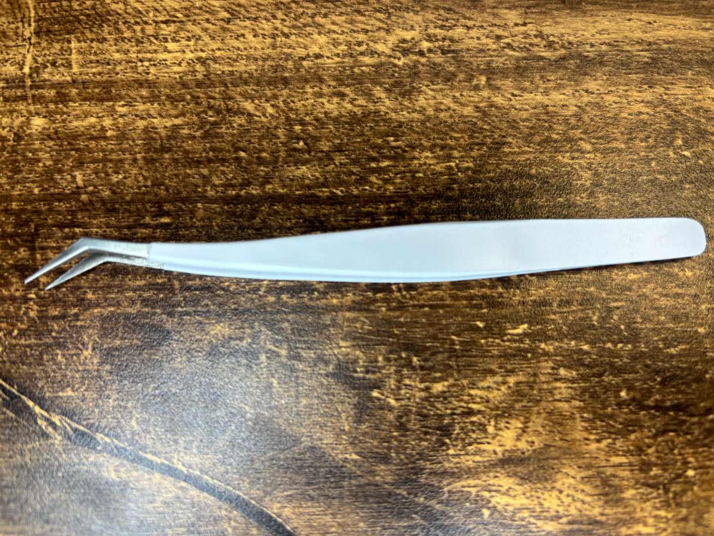 Angled Volume Tweezers (Non-Fibre Grip) β Perfect for Fan Creation