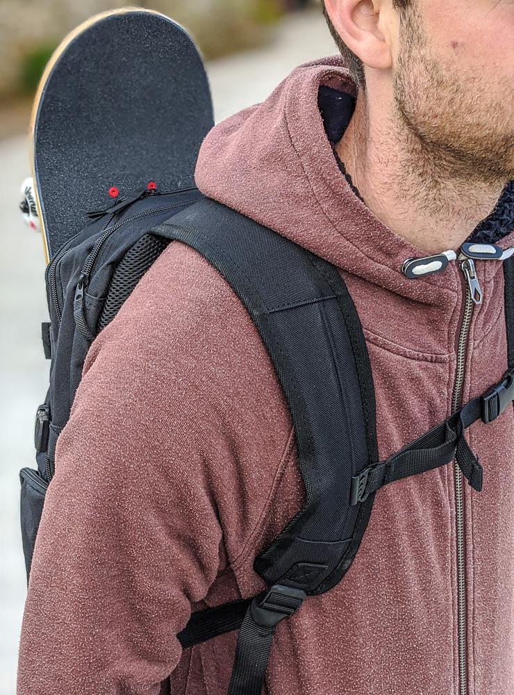 Venom Skateboards PRO Backpack with Skate Carrier - Camo