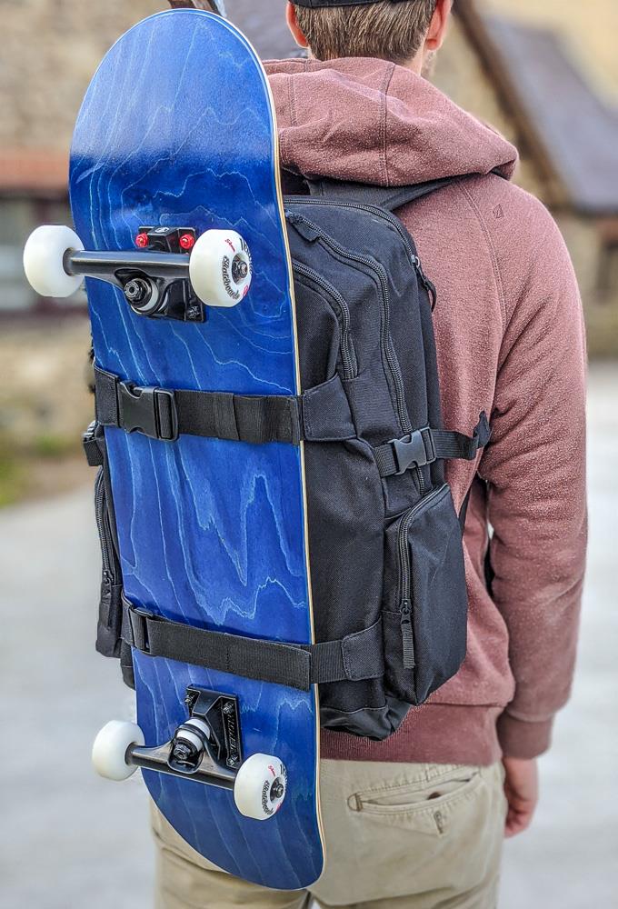 Venom Skateboards PRO Backpack with Skate Carrier - Camo