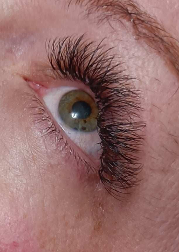 6D Clover Lash Extensions – 16 Rows, Single Length