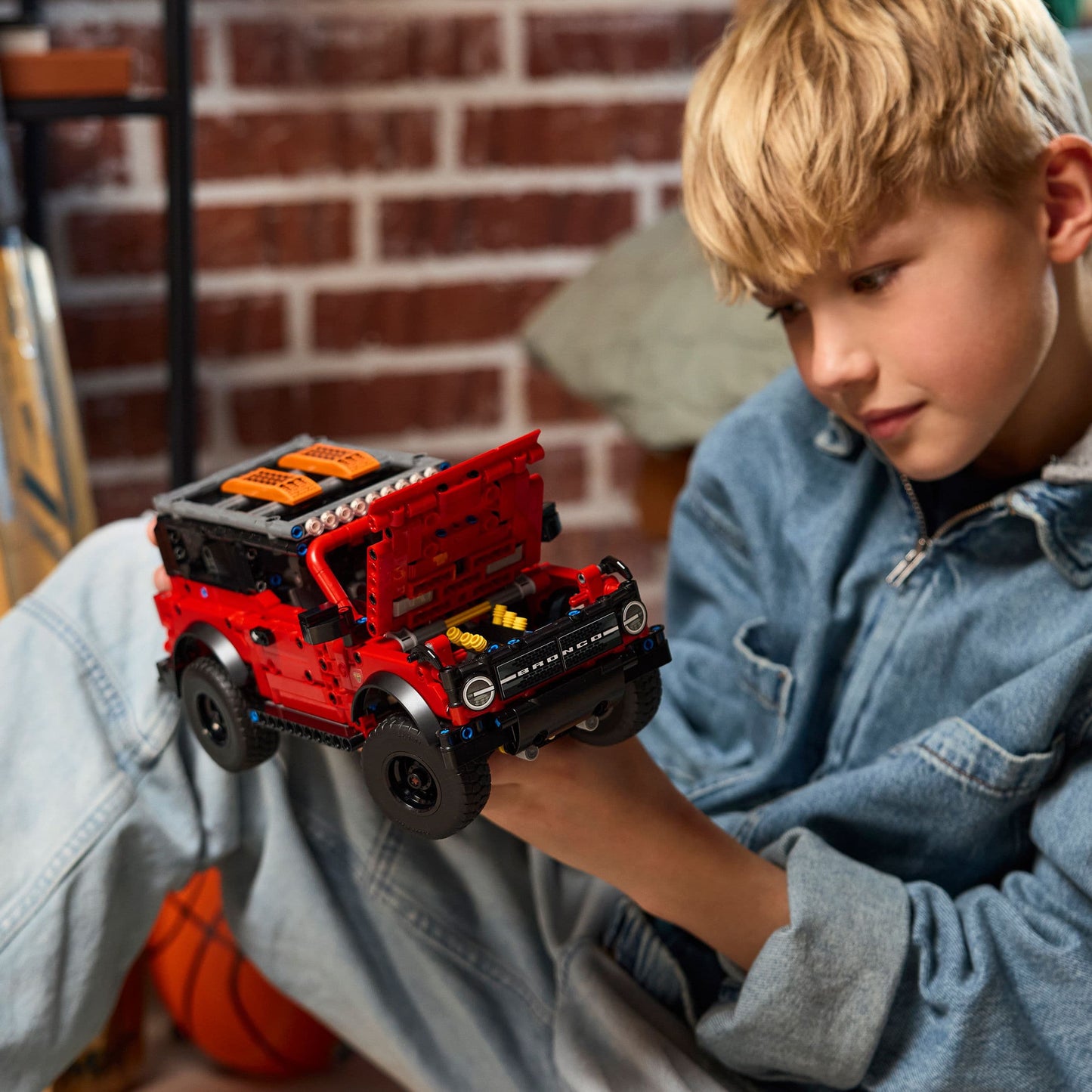 Lego Technic 42213 Ford Bronco SUV Buildable Playset for Ages 9 and Up