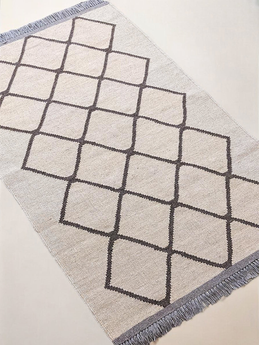 Moroccan Flatweave Rug - Size: 5.2 x 3.2