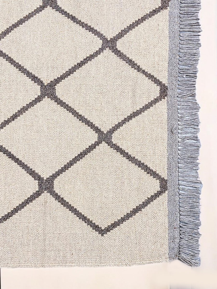 Moroccan Flatweave Rug - Size: 5.2 x 3.2