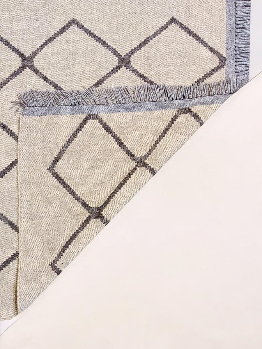 Moroccan Flatweave Rug - Size: 5.2 x 3.2