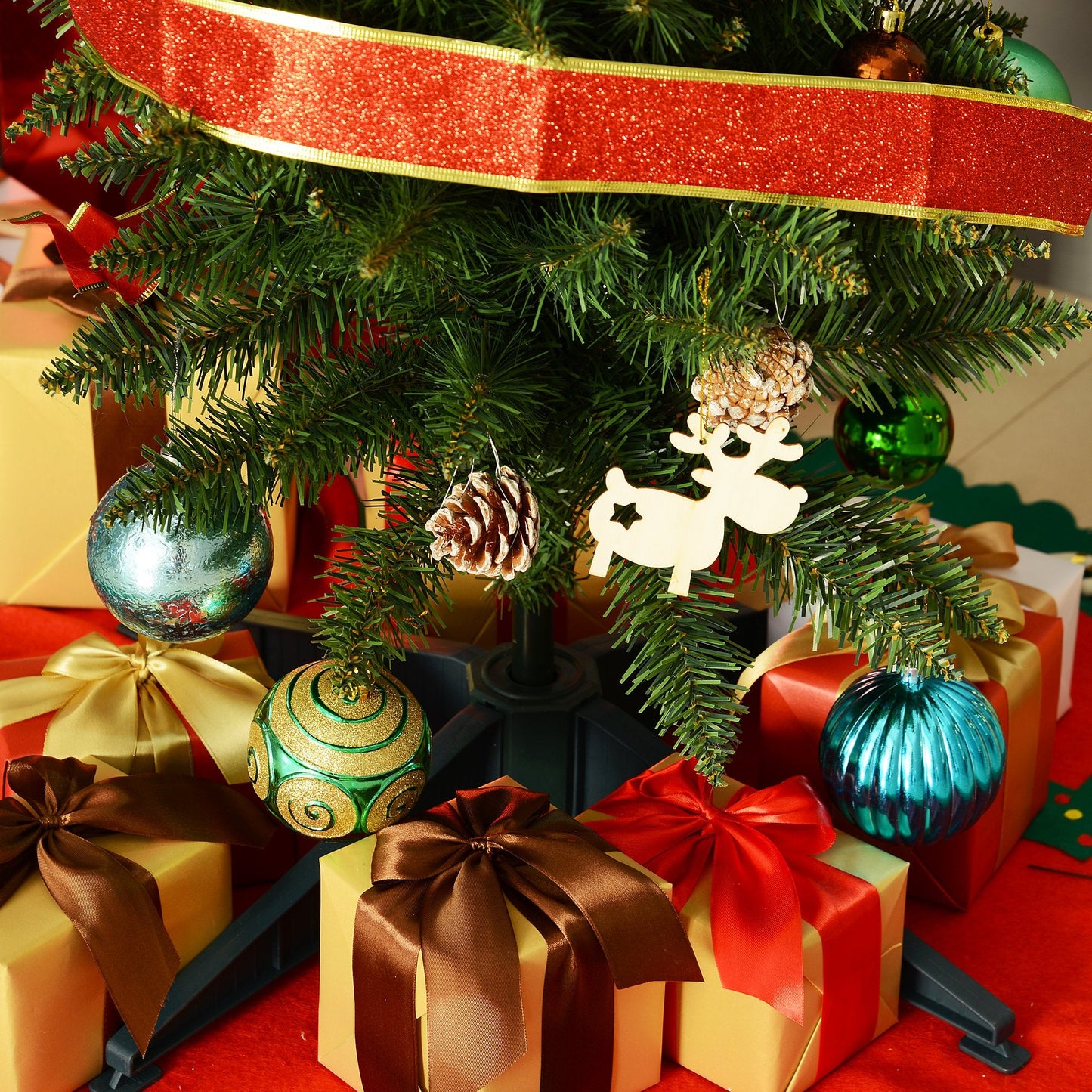 7FT Artificial Pine Pencil Slim Christmas Tree with 499 Branch Tips Xmas Holiday Décor with Stand Green